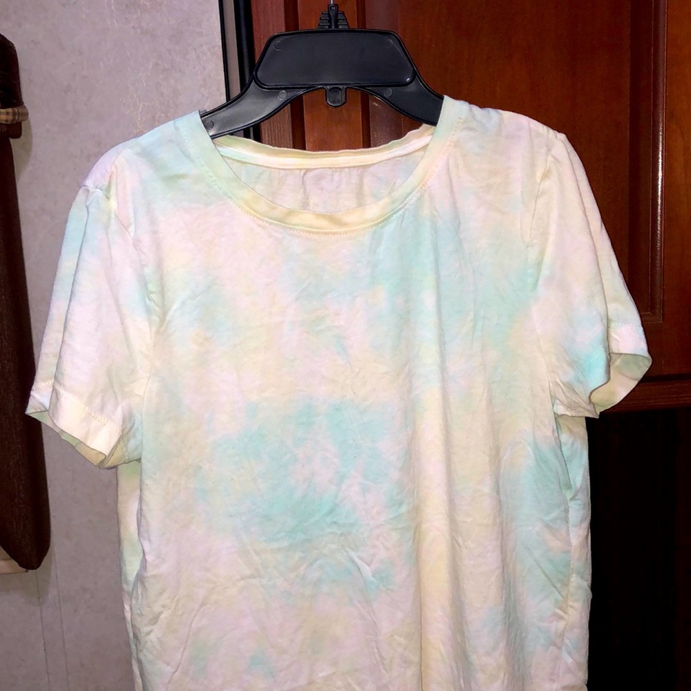 Light tye-dye t-shirt